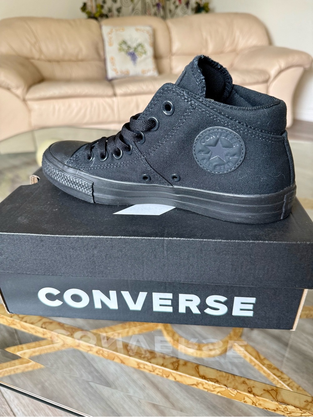 Kids Converse Black High Top Chuck Taylor Sneakers Sz. 7
